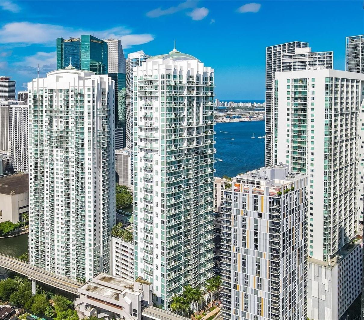 image Brickell on the River North8