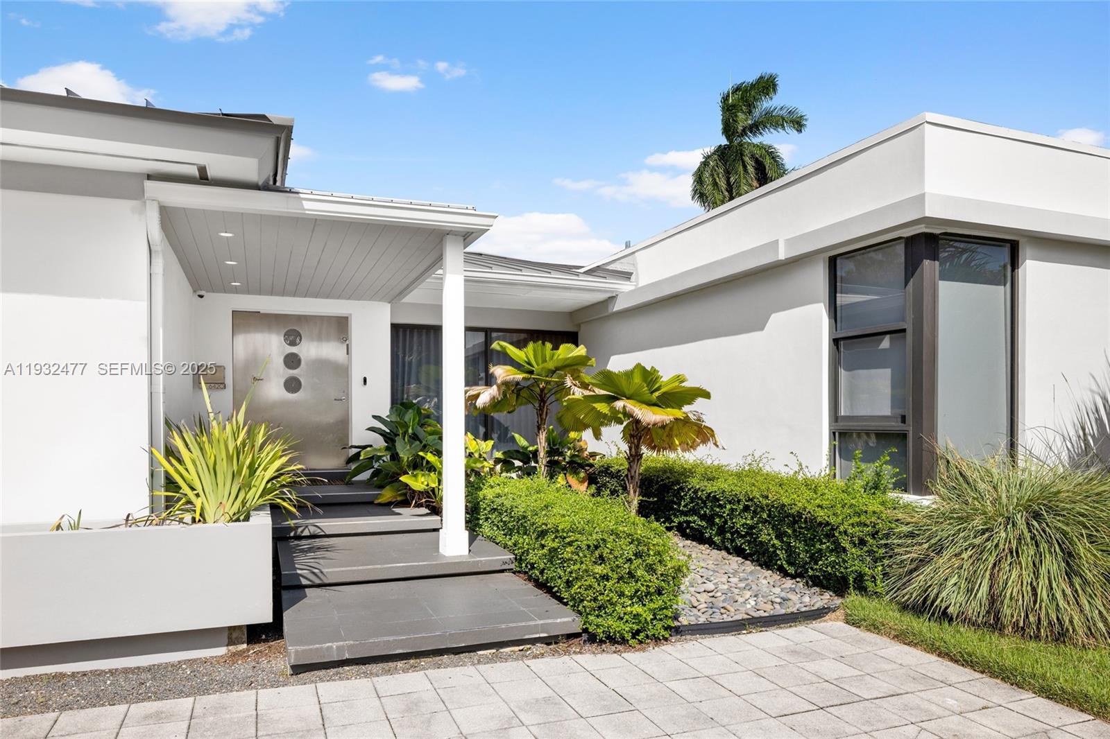 6420 Pinetree Dr Cir Miami Beach, FL 33141