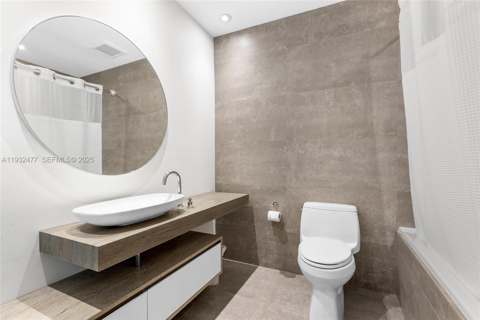 6420 Pinetree Dr Cir Miami Beach, FL 33141