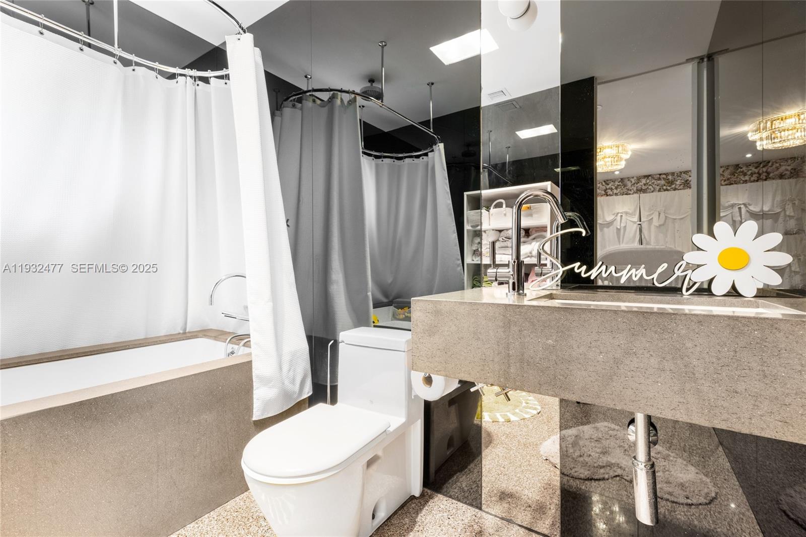 6420 Pinetree Dr Cir Miami Beach, FL 33141