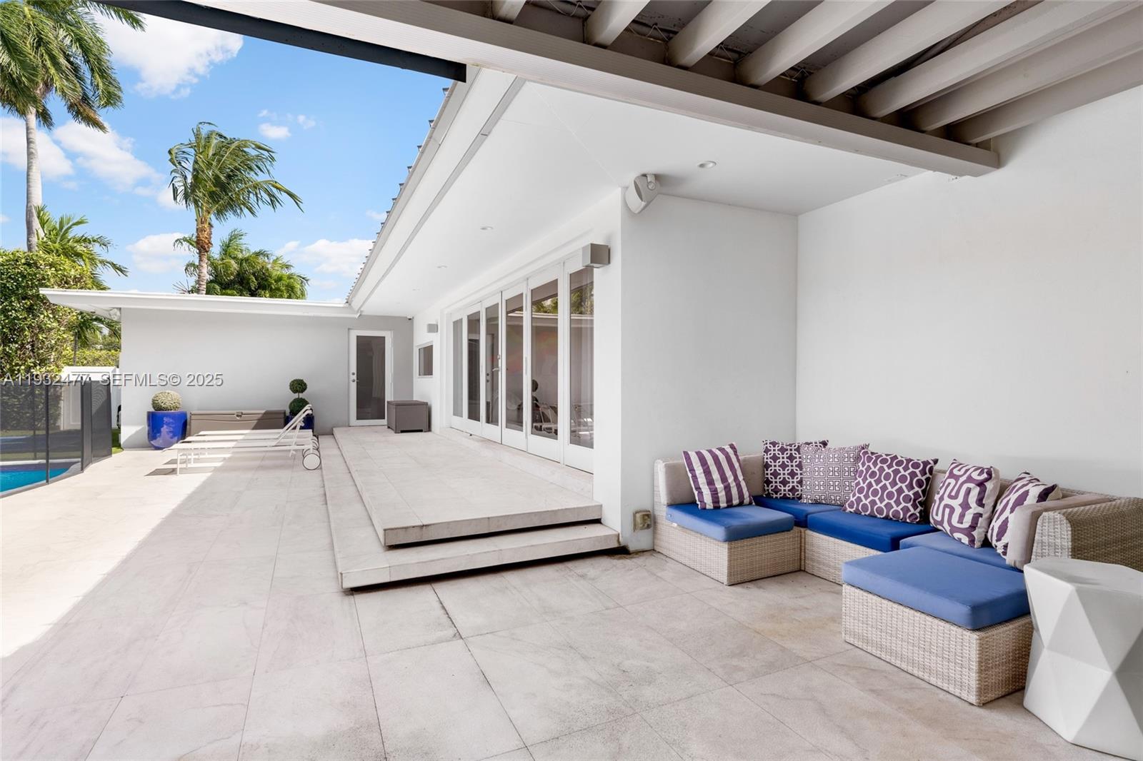 6420 Pinetree Dr Cir Miami Beach, FL 33141