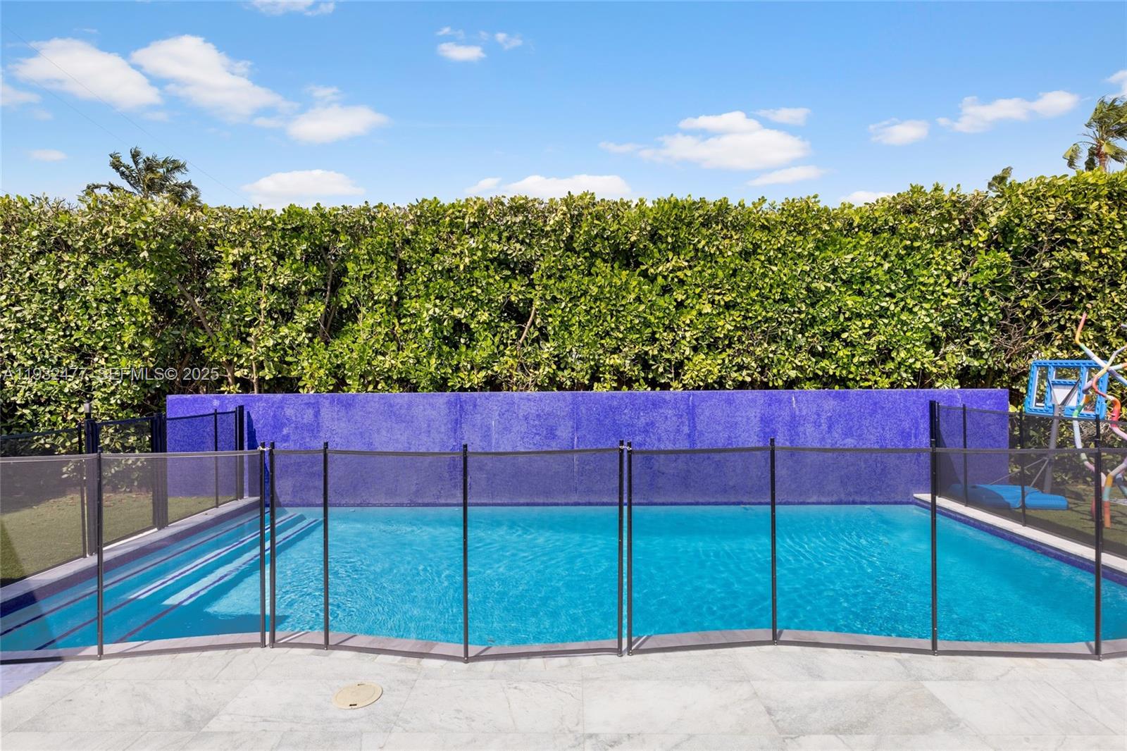 6420 Pinetree Dr Cir Miami Beach, FL 33141