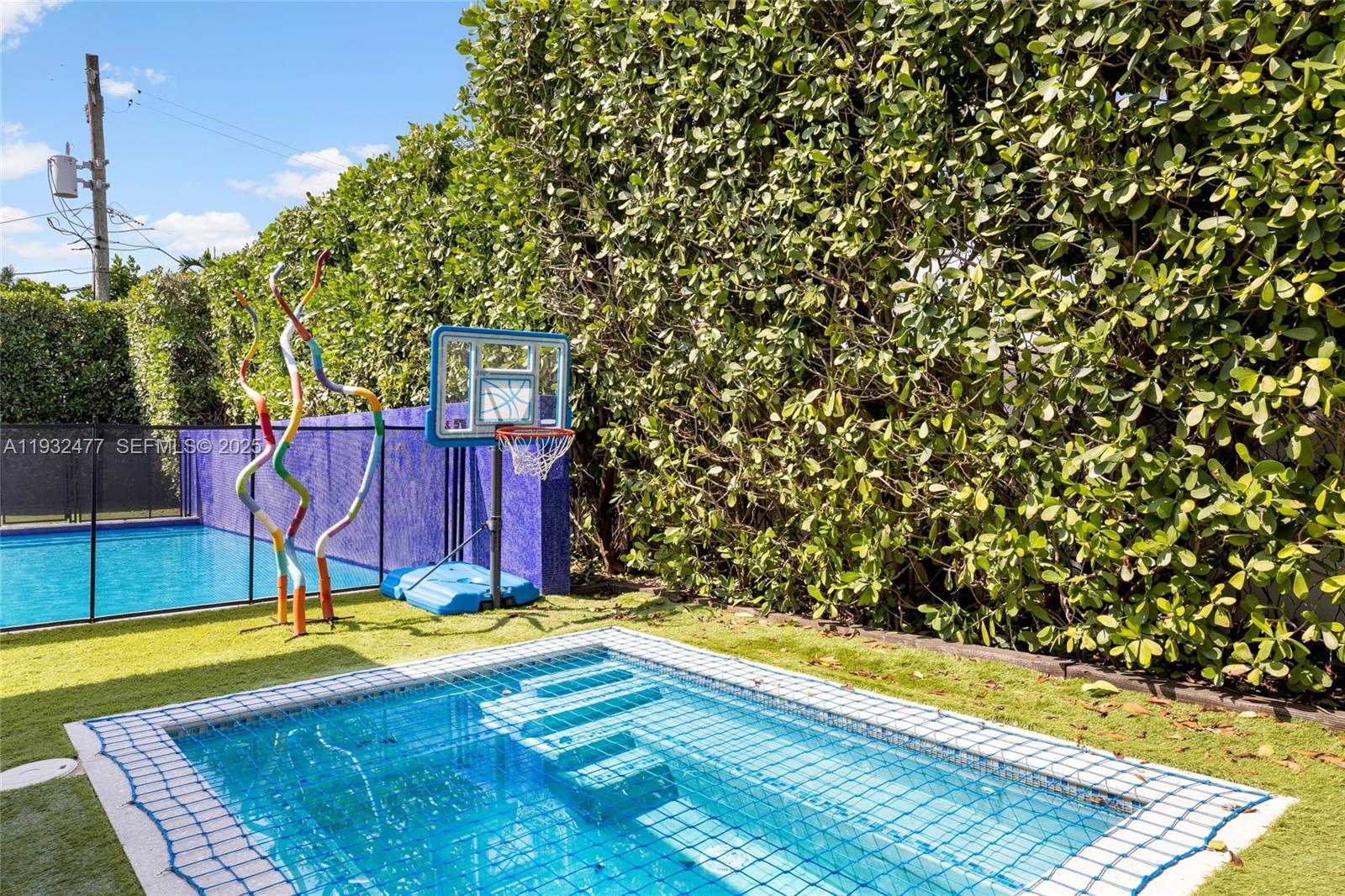 6420 Pinetree Dr Cir Miami Beach, FL 33141