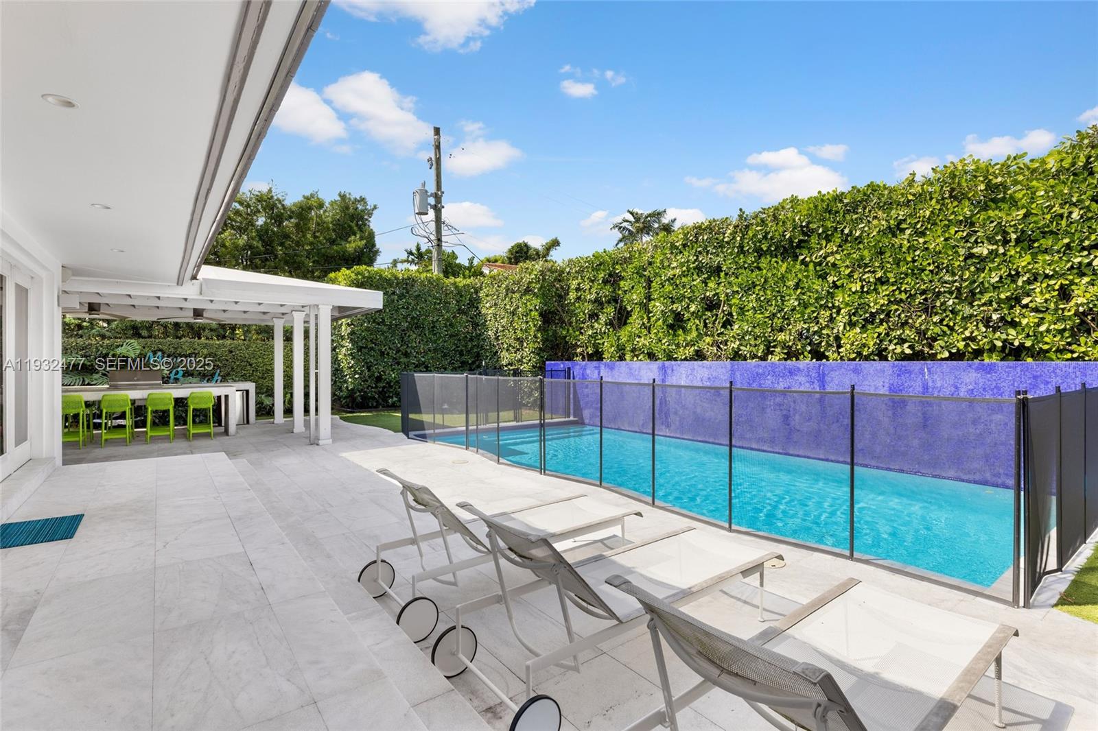 6420 Pinetree Dr Cir Miami Beach, FL 33141