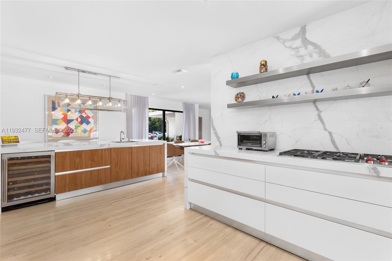 6420 Pinetree Dr Cir Miami Beach, FL 33141