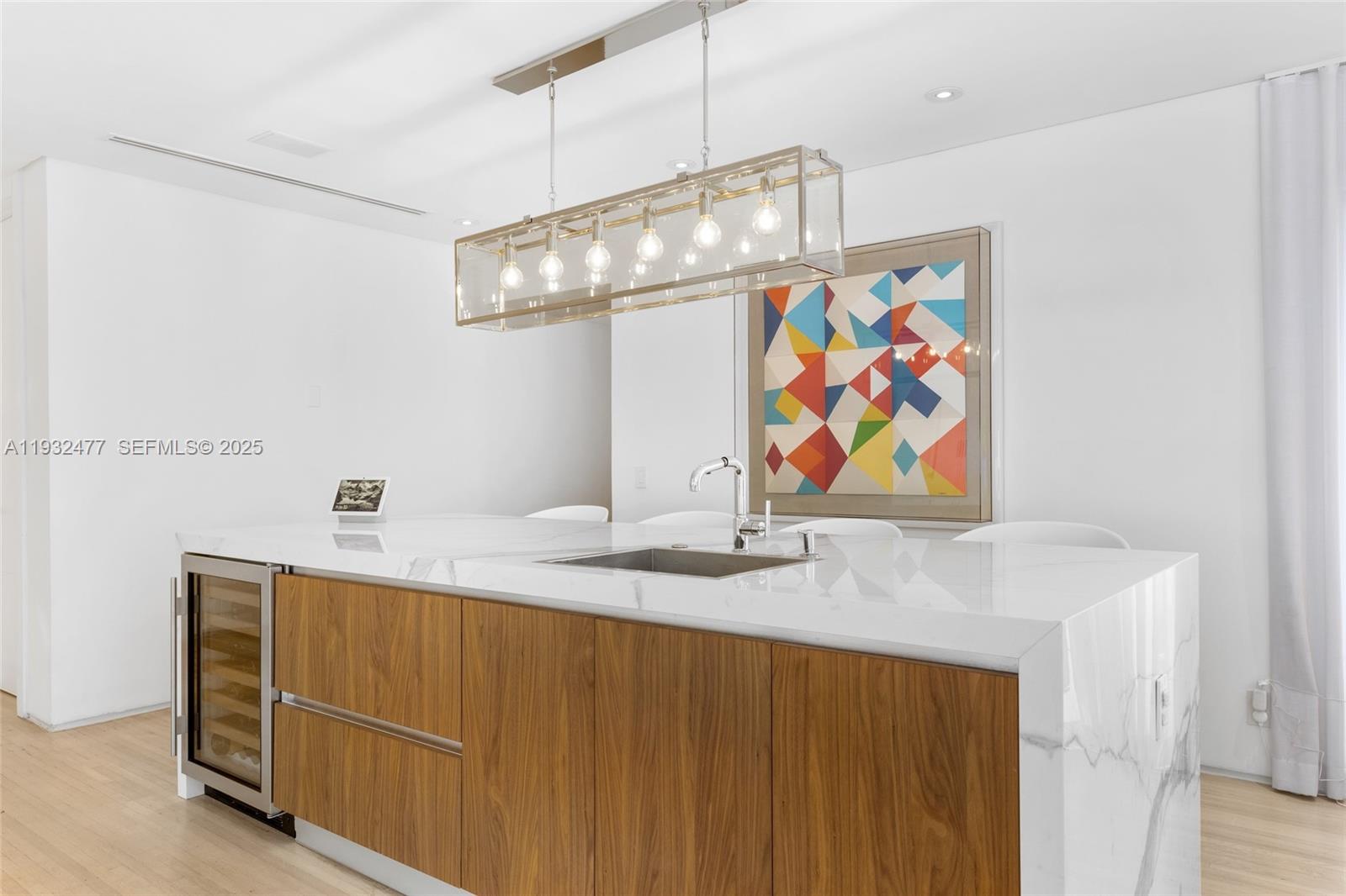 6420 Pinetree Dr Cir Miami Beach, FL 33141