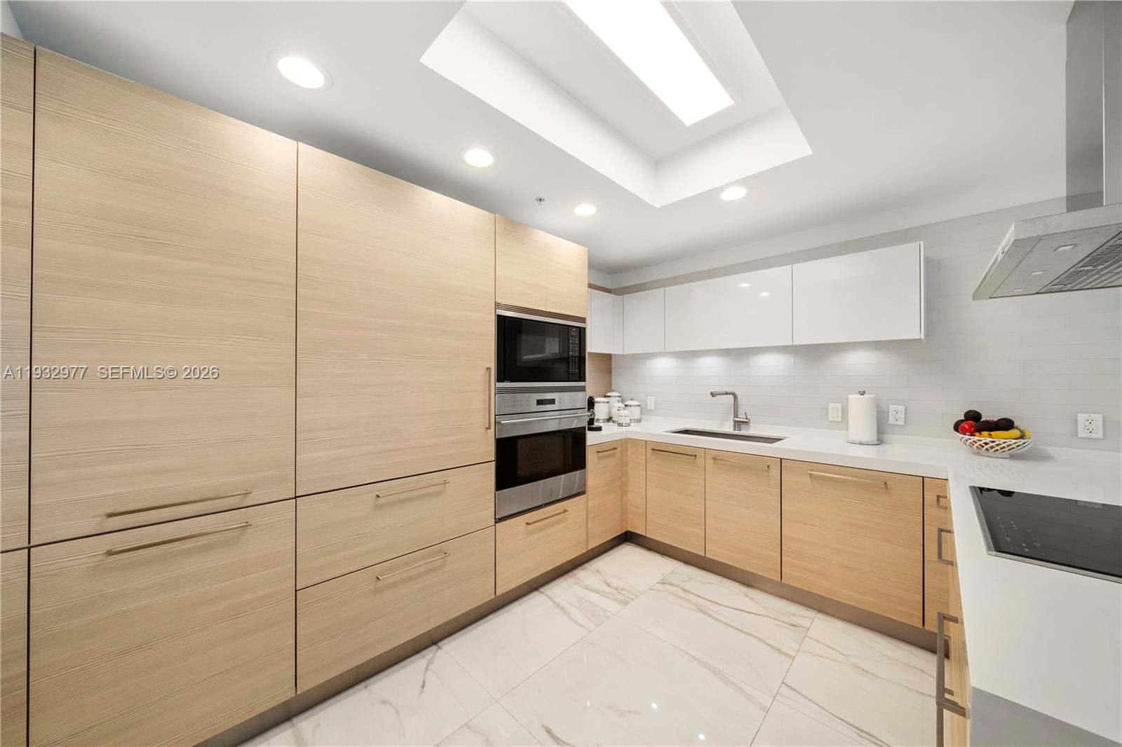 17111 Biscayne Blvd #803 North Miami Beach, FL 33160