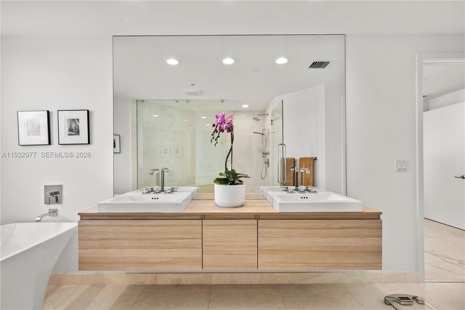 17111 Biscayne Blvd #803 North Miami Beach, FL 33160