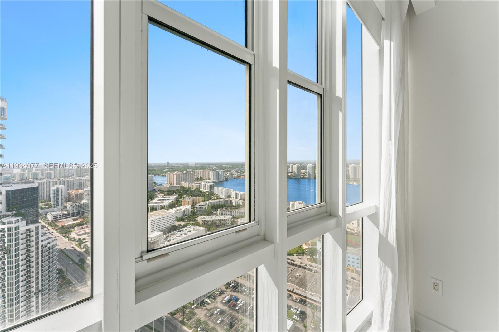 image Trump Royale34