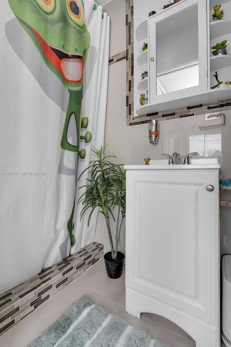 3130 NW 102nd St Miami, FL 33147