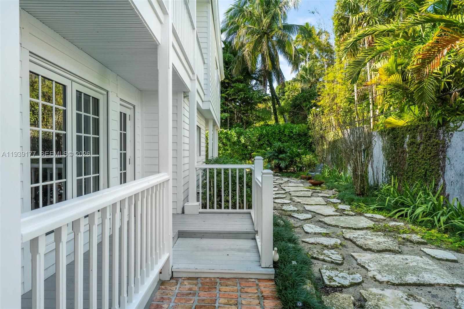 3455 S Moorings Way Miami, FL 33133