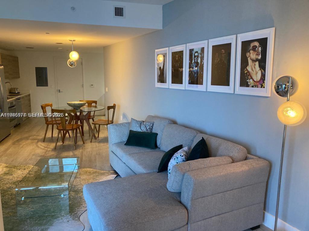 121 NE 34th St #1914