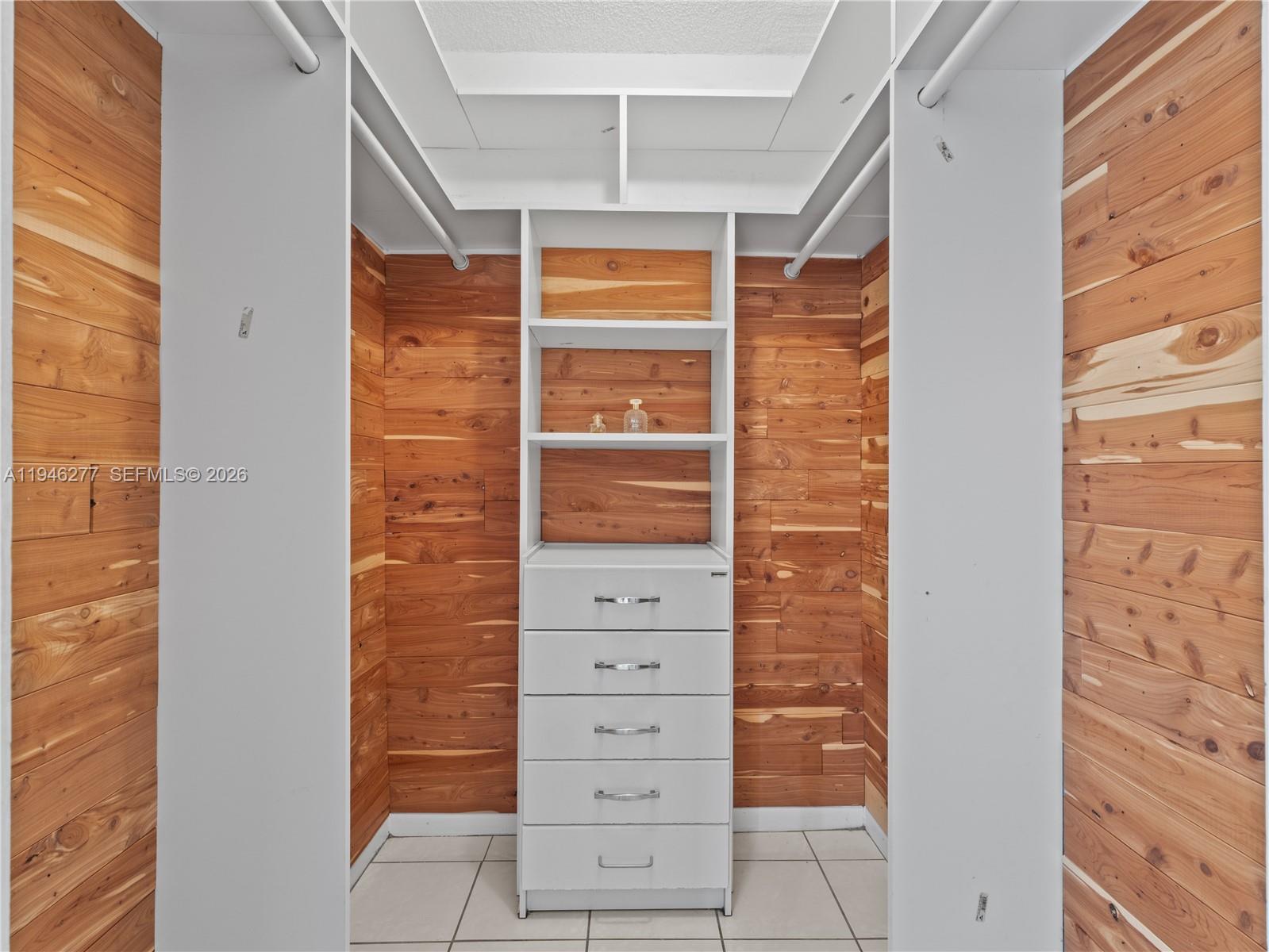 77 Crandon Blvd #3C Key Biscayne, FL 33149