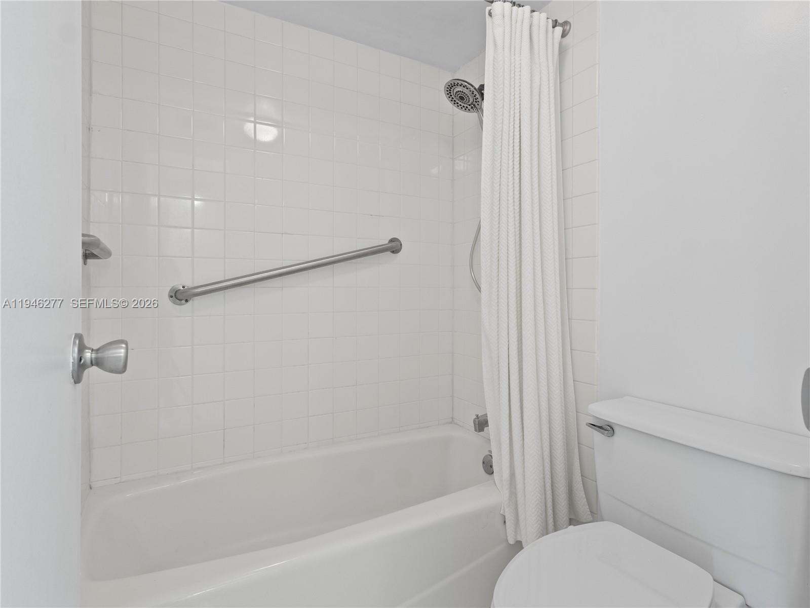 77 Crandon Blvd #3C Key Biscayne, FL 33149