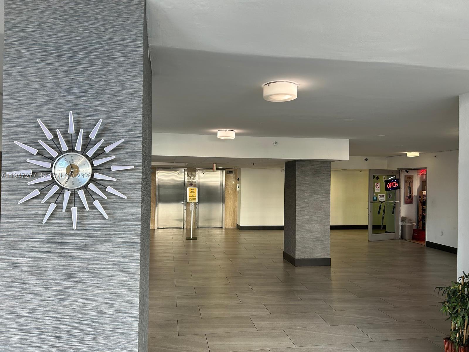 7501 E Treasure Dr #5R