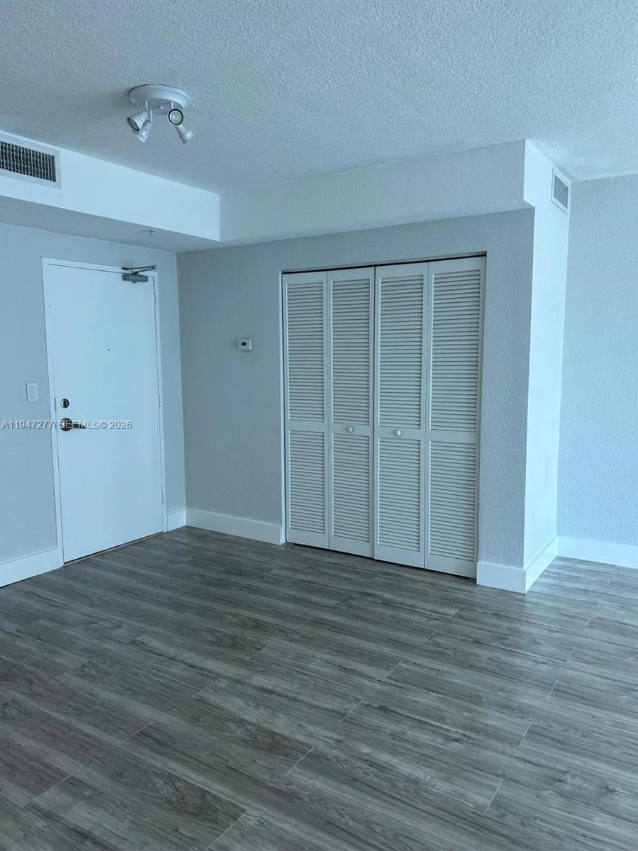 7501 E Treasure Dr #5R North Bay Village, FL 33141