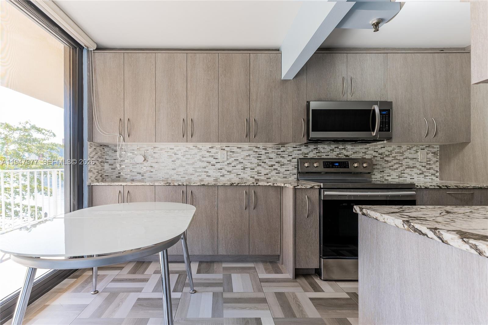 image Winston Towers 70012