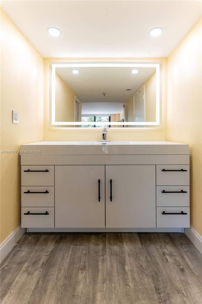 image Winston Towers 70021