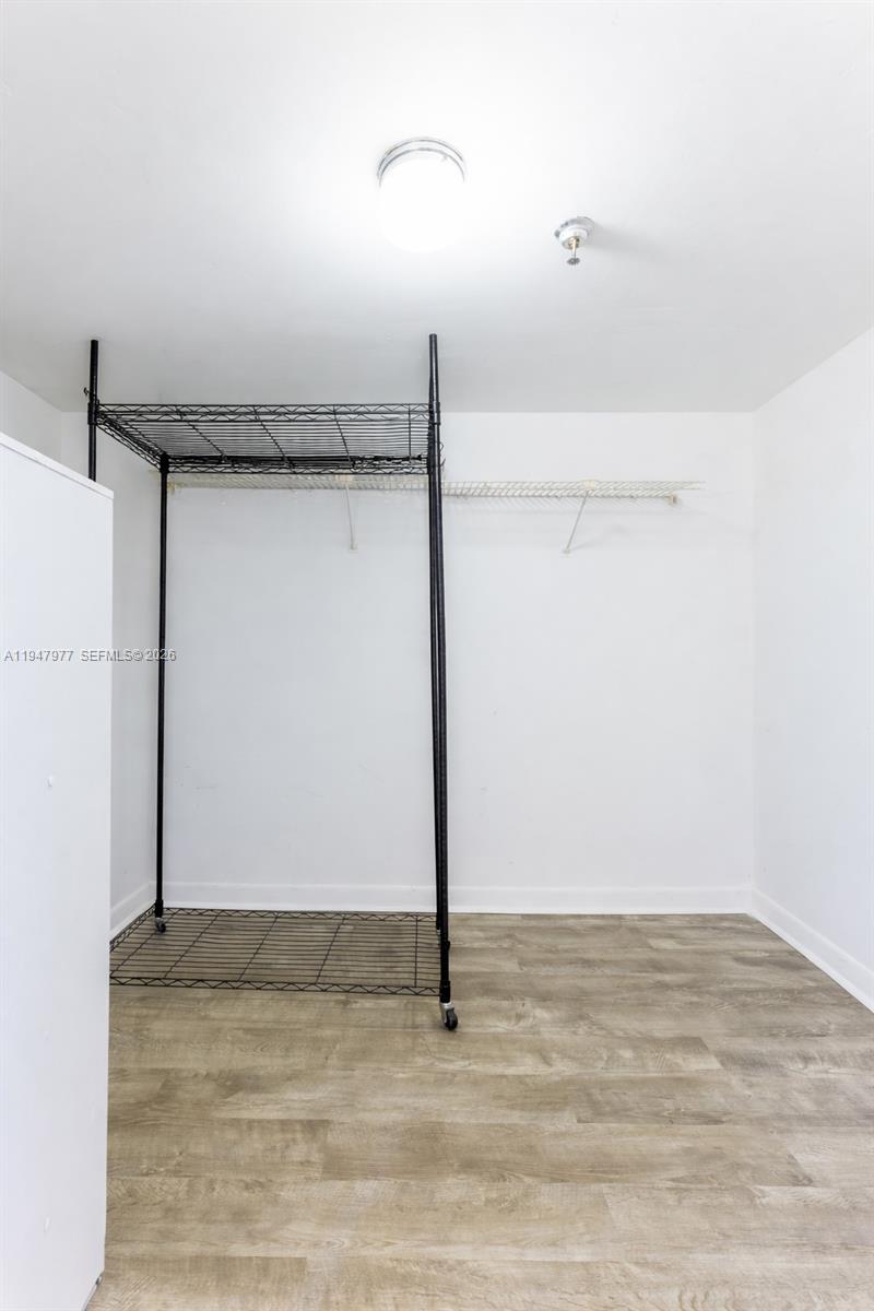 image Winston Towers 70024