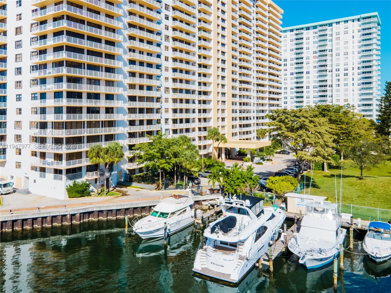 image Winston Towers 7003