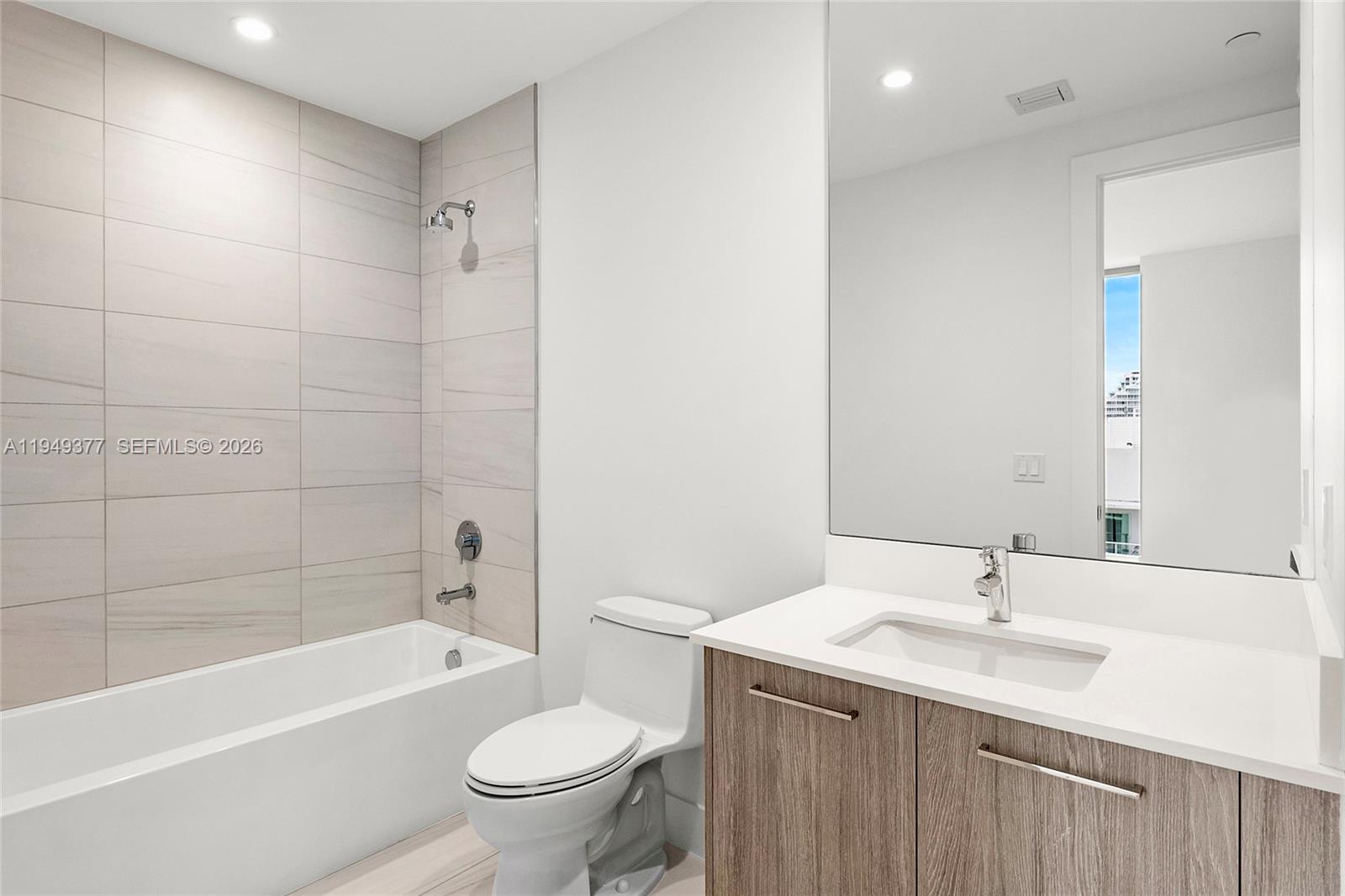 151 N Seabreeze #1003-E Fort Lauderdale, FL 33304