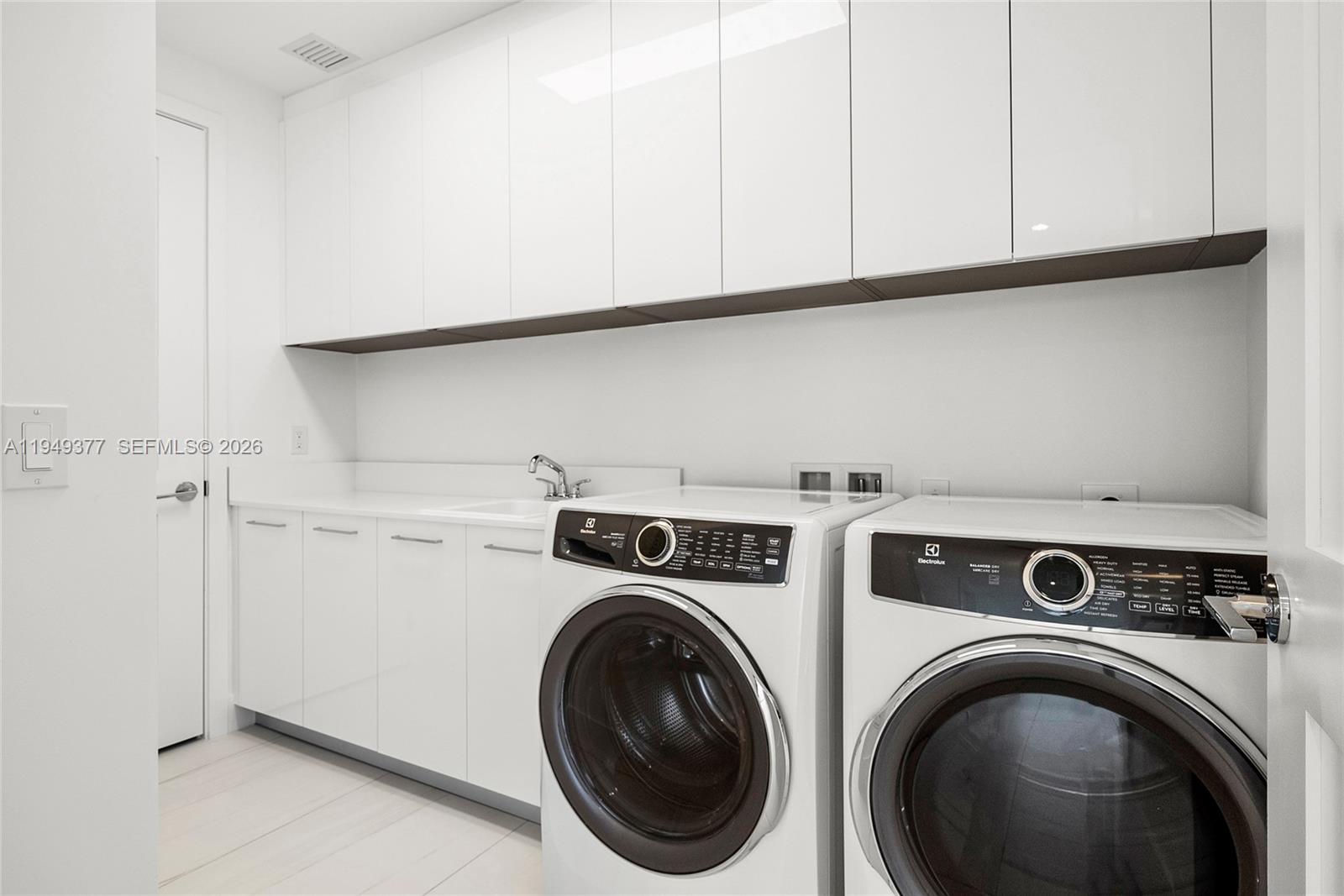 151 N Seabreeze #1003-E Fort Lauderdale, FL 33304