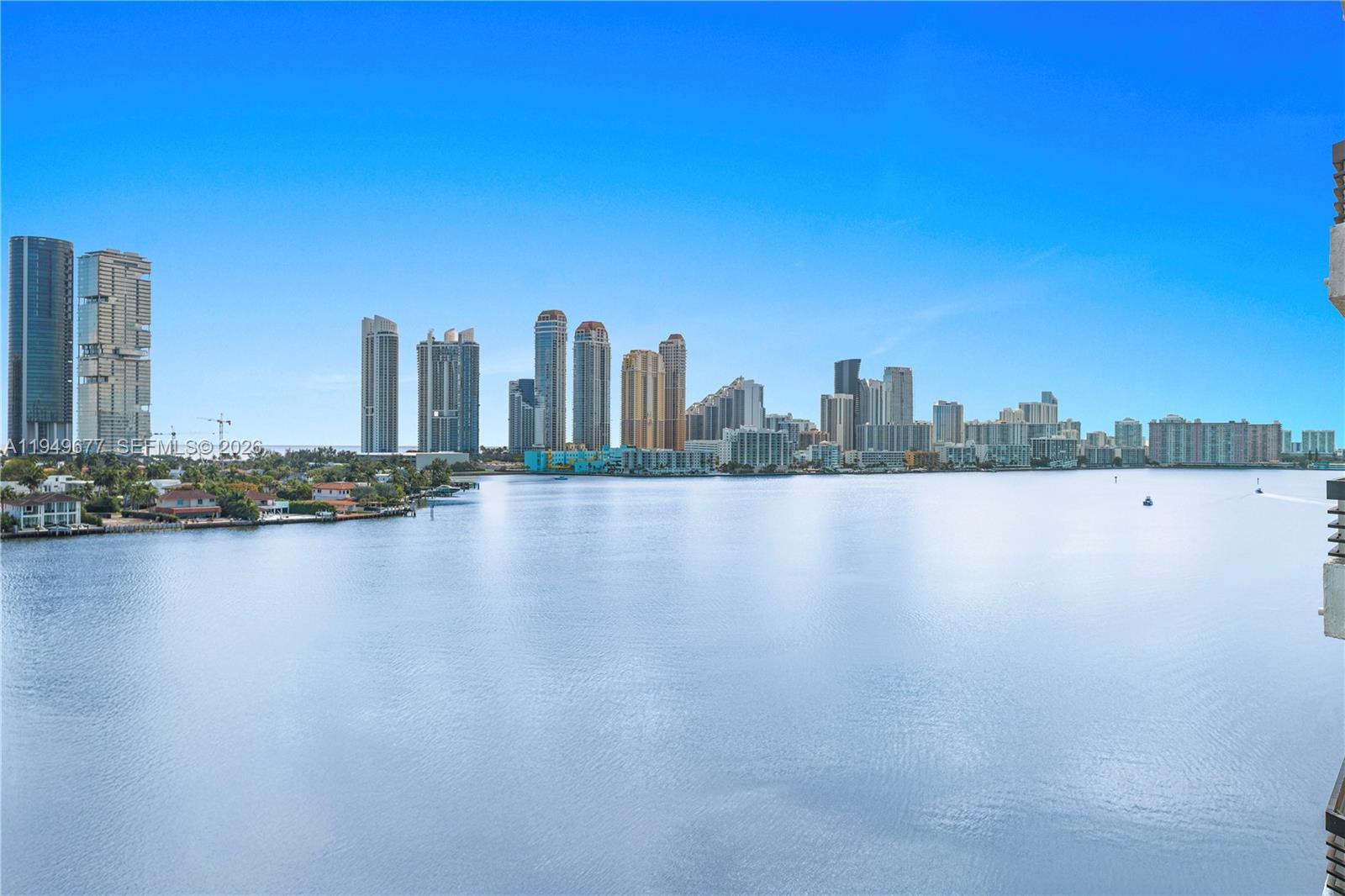 3600 Mystic Pointe Dr #1017