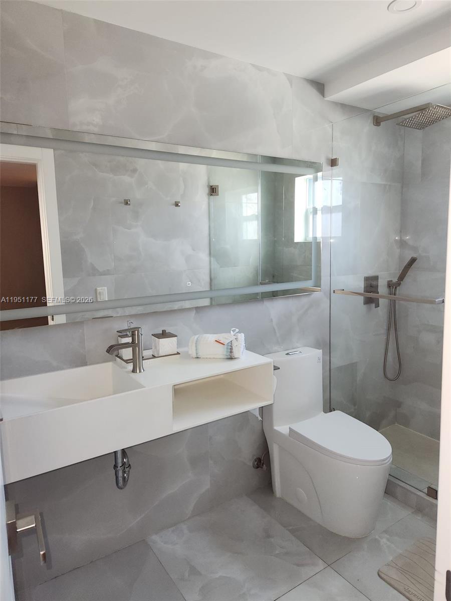 1075 92nd St #405 Bay Harbor Islands, FL 33154