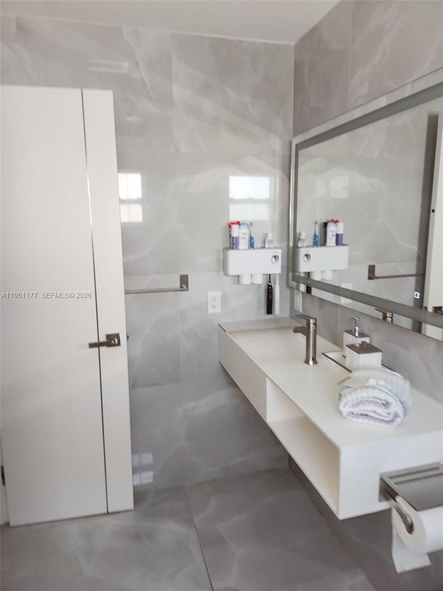 1075 92nd St #405 Bay Harbor Islands, FL 33154