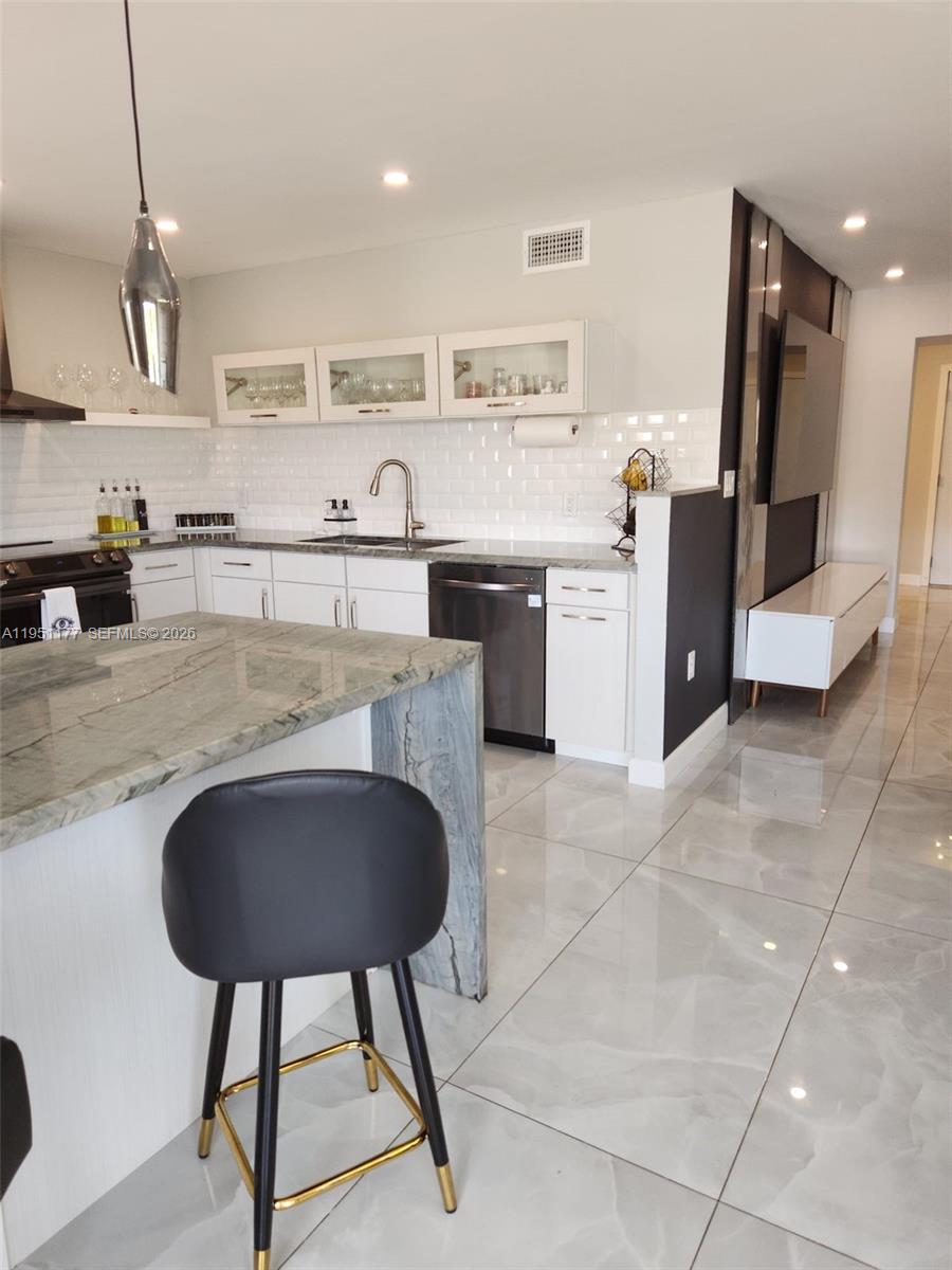 1075 92nd St #405 Bay Harbor Islands, FL 33154