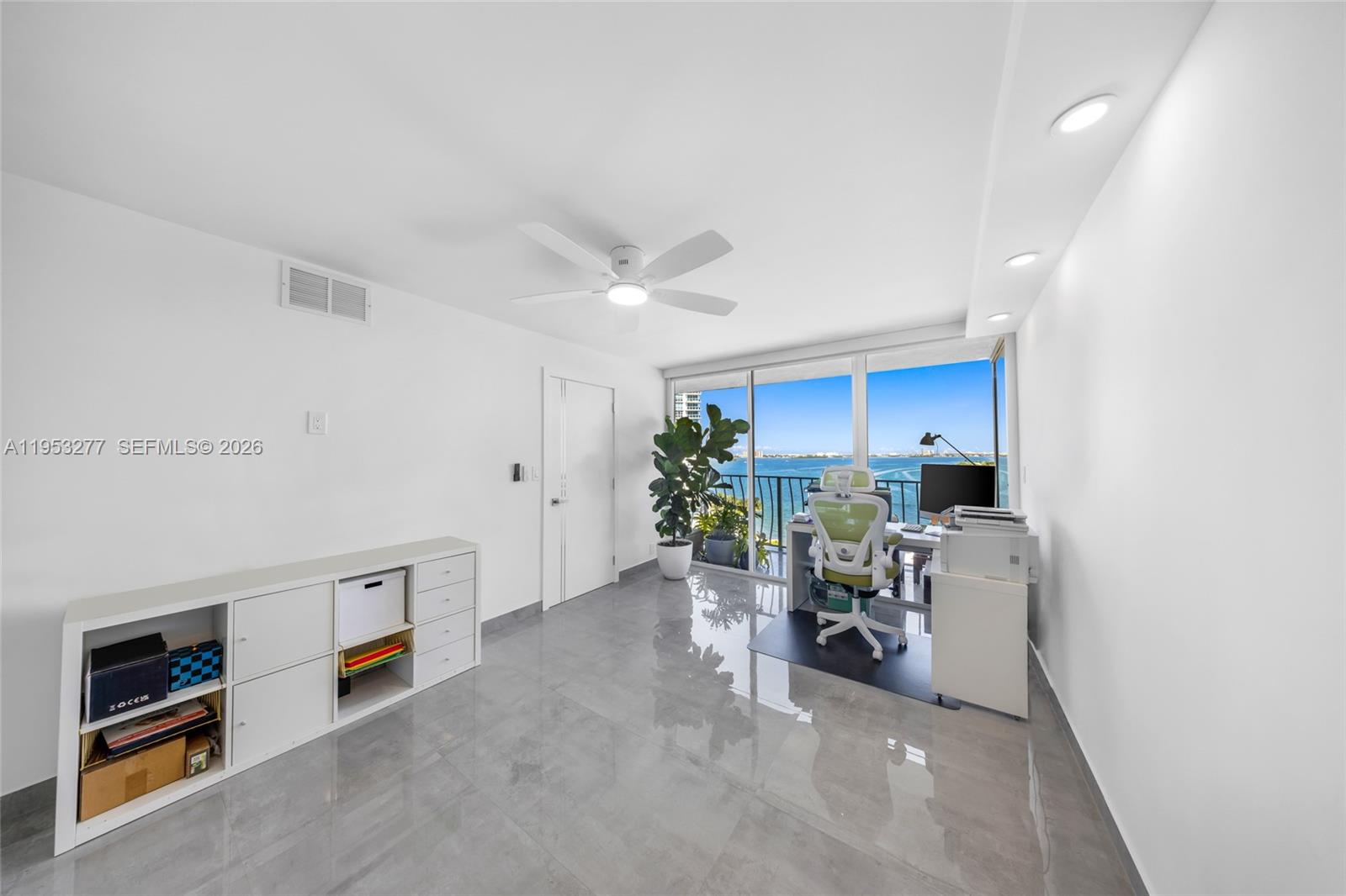 7601 E Treasure Dr #1216 North Bay Village, FL 33141