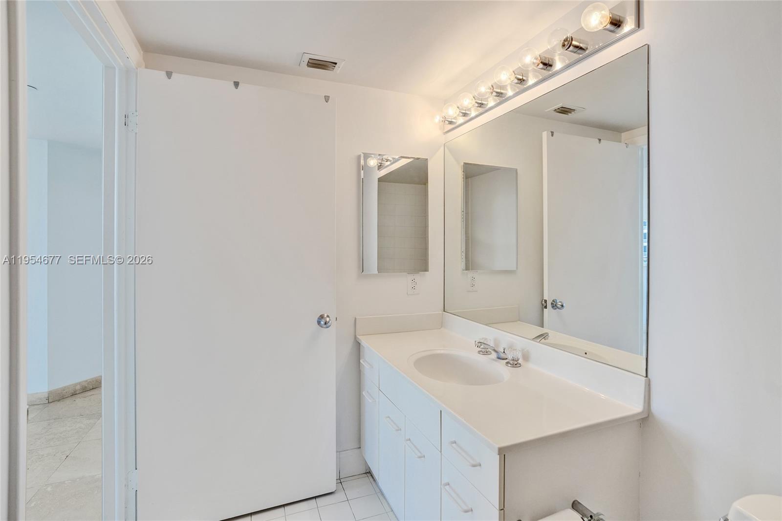 21205 Yacht Clb Dr #2310 Aventura, FL 33180