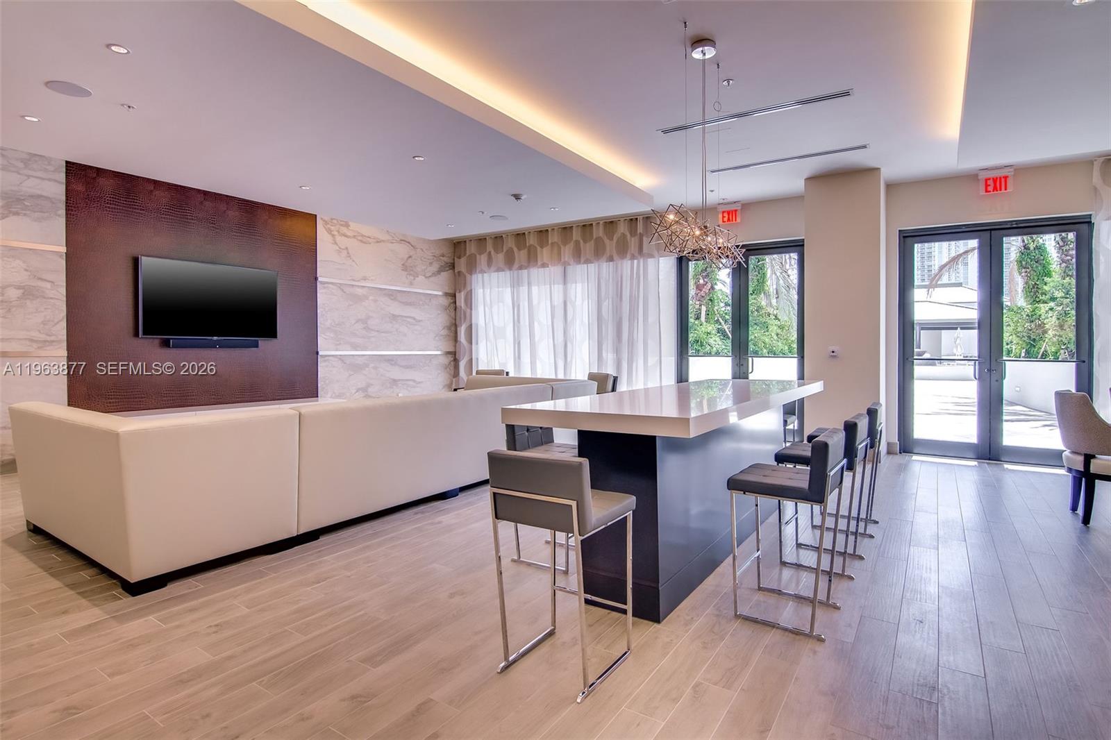 image Nine at Mary Brickell Village25