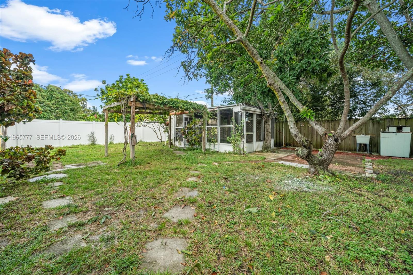 136 Cayman Dr Palm Springs, FL 33461