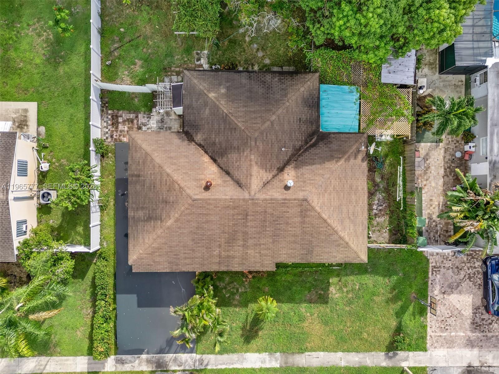 136 Cayman Dr Palm Springs, FL 33461