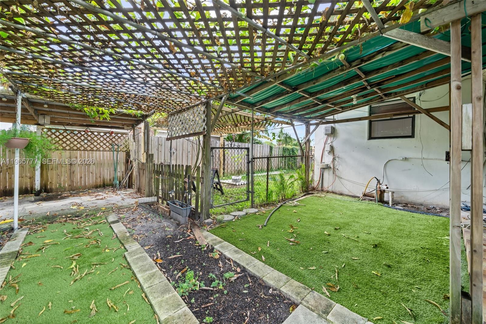 136 Cayman Dr Palm Springs, FL 33461