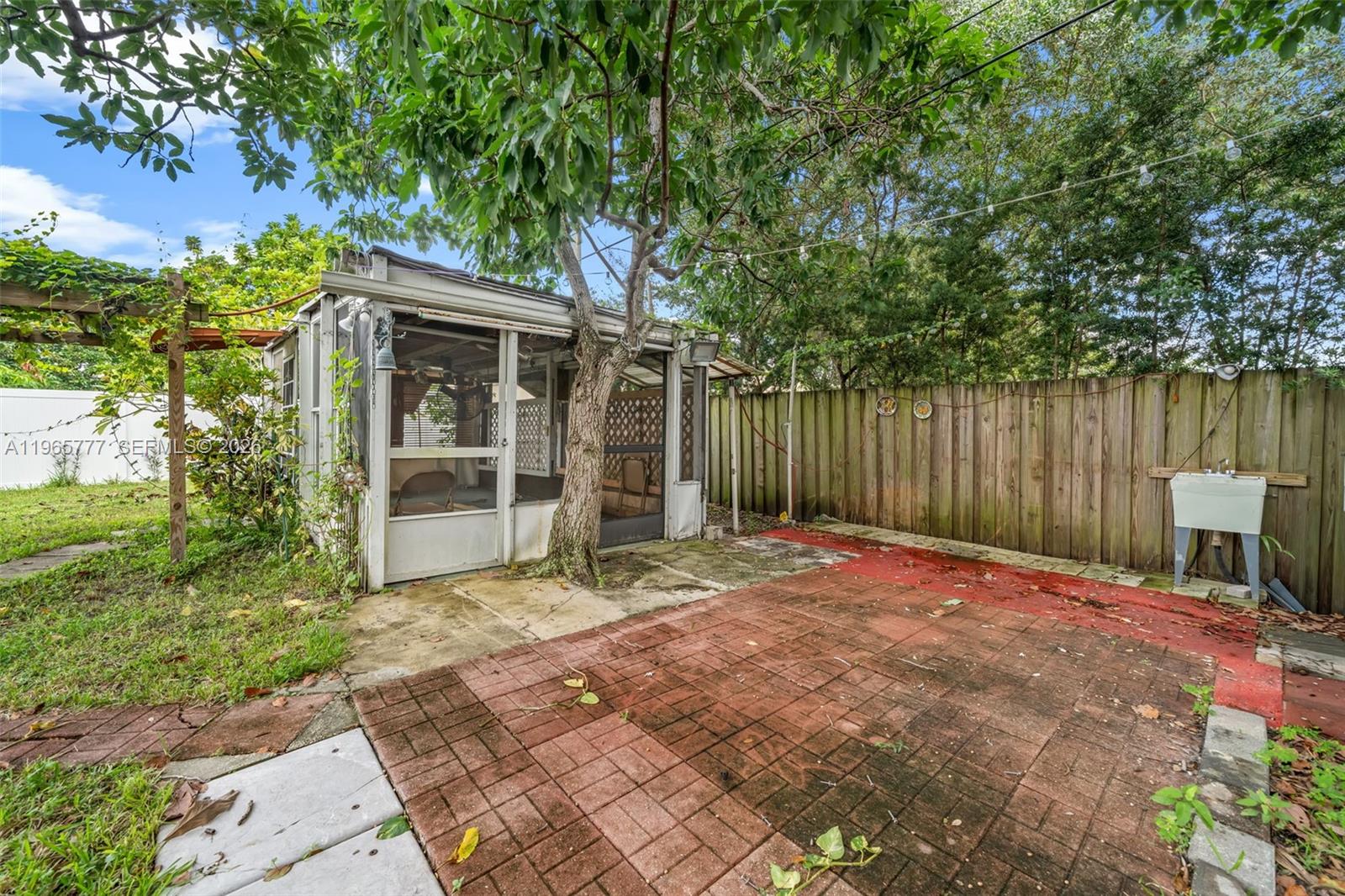 136 Cayman Dr Palm Springs, FL 33461