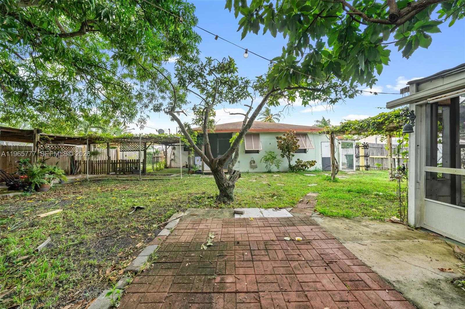 136 Cayman Dr Palm Springs, FL 33461