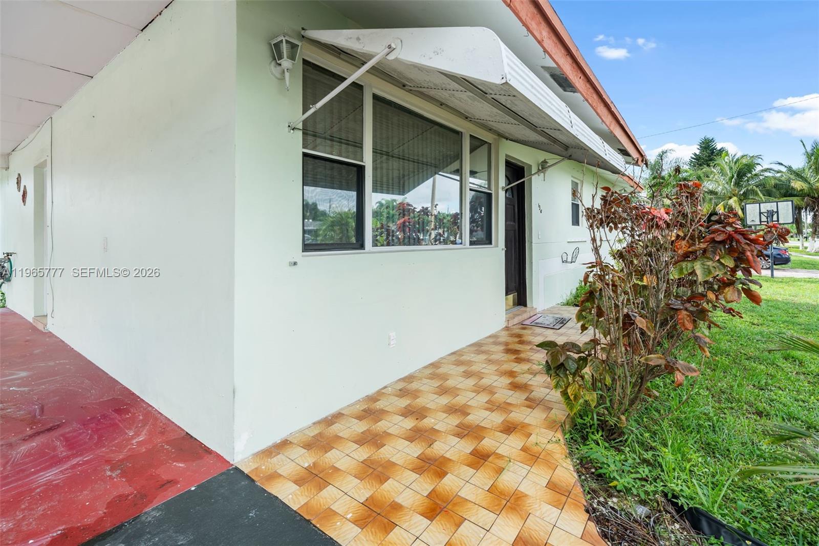 136 Cayman Dr Palm Springs, FL 33461