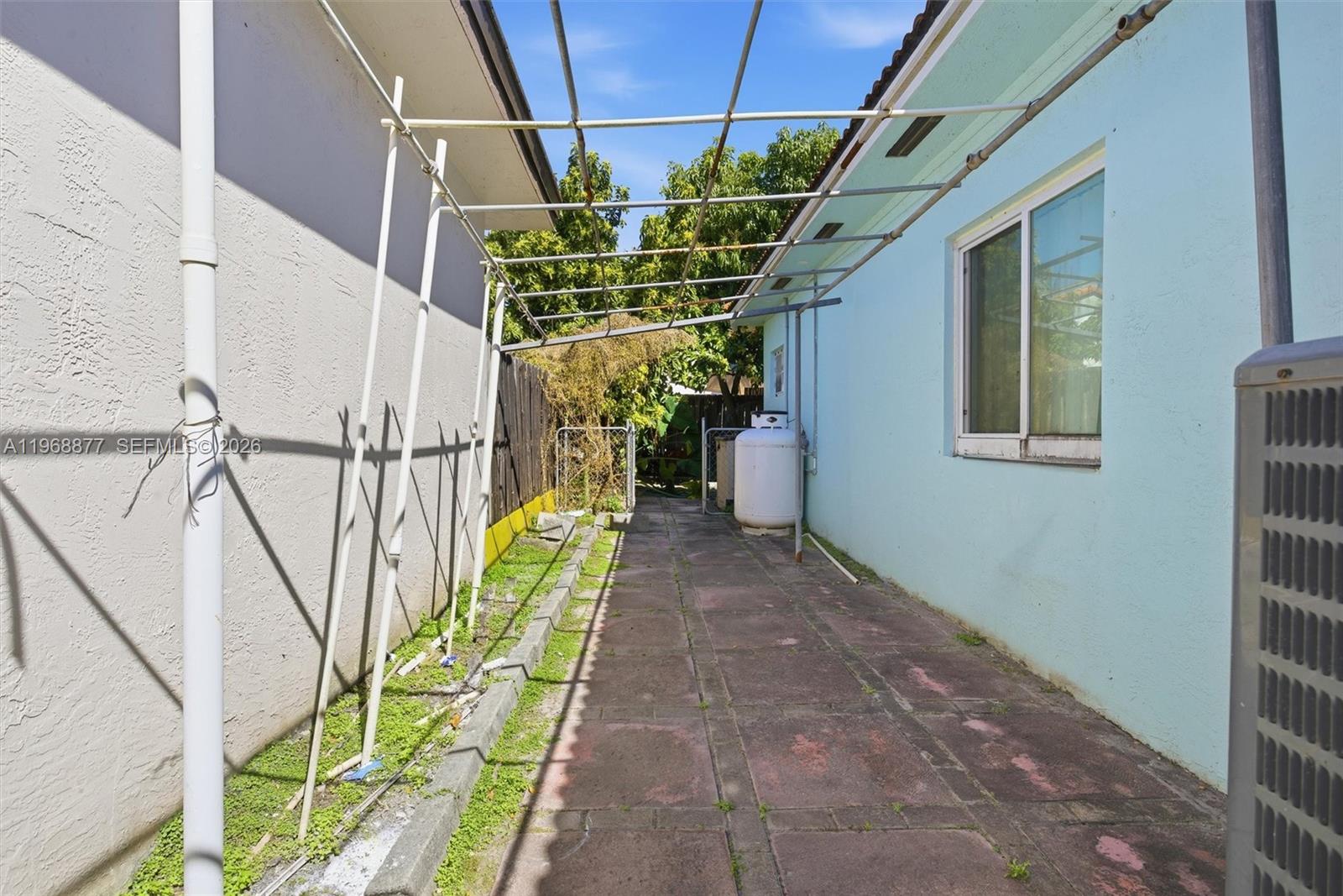 8725 NW 148th Ter Miami Lakes, FL 33018