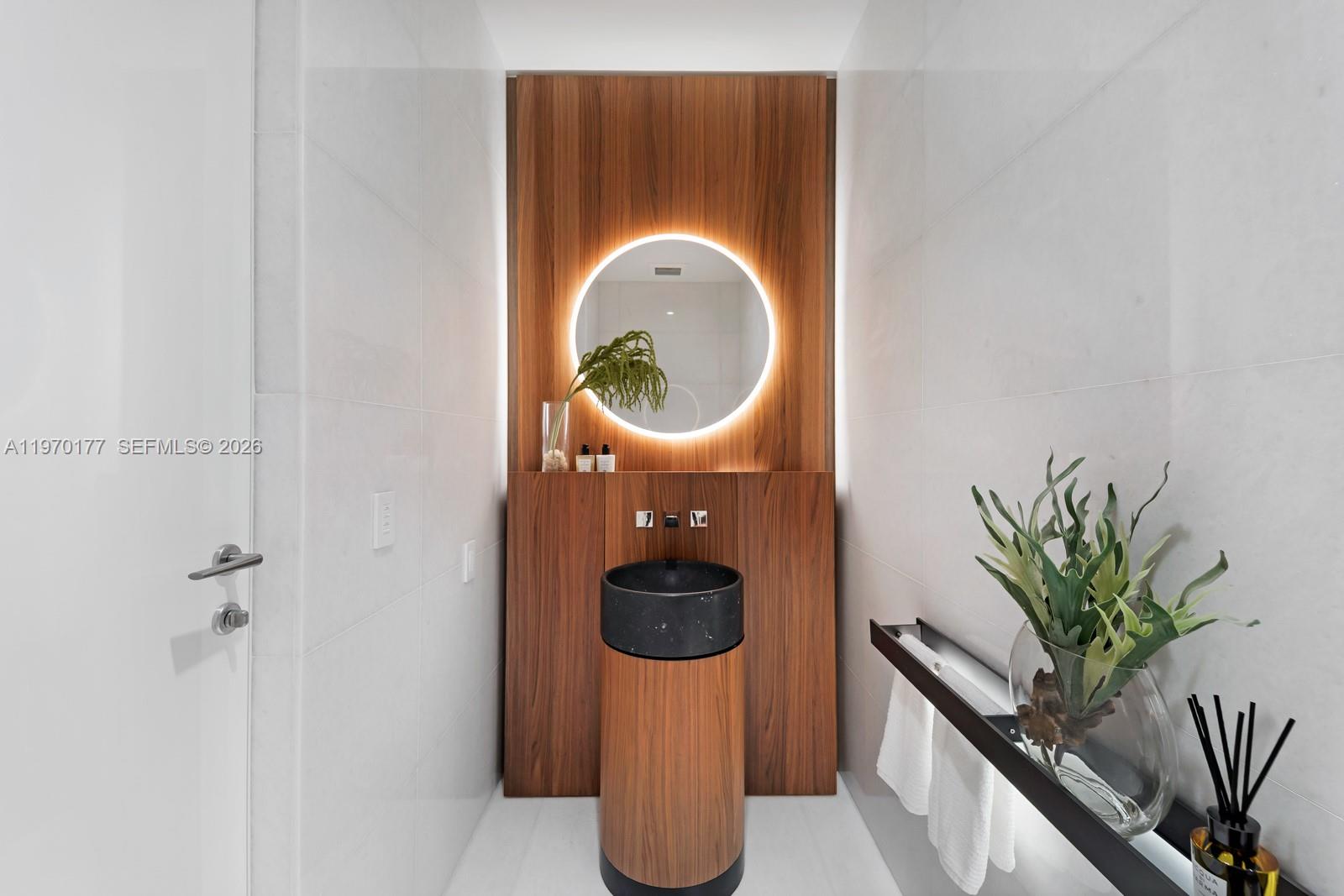 5 Grove Isle Dr #M204 Coconut Grove, FL 33133