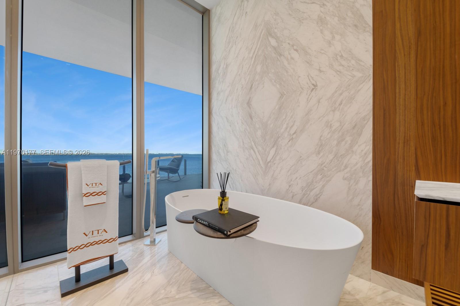 5 Grove Isle Dr #M204 Coconut Grove, FL 33133