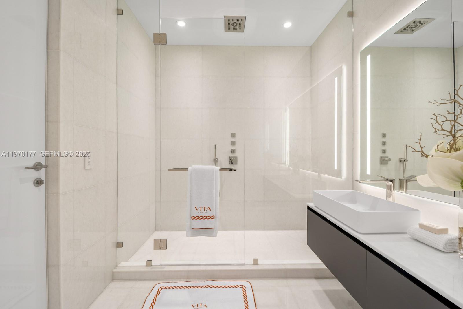 5 Grove Isle Dr #M204 Coconut Grove, FL 33133