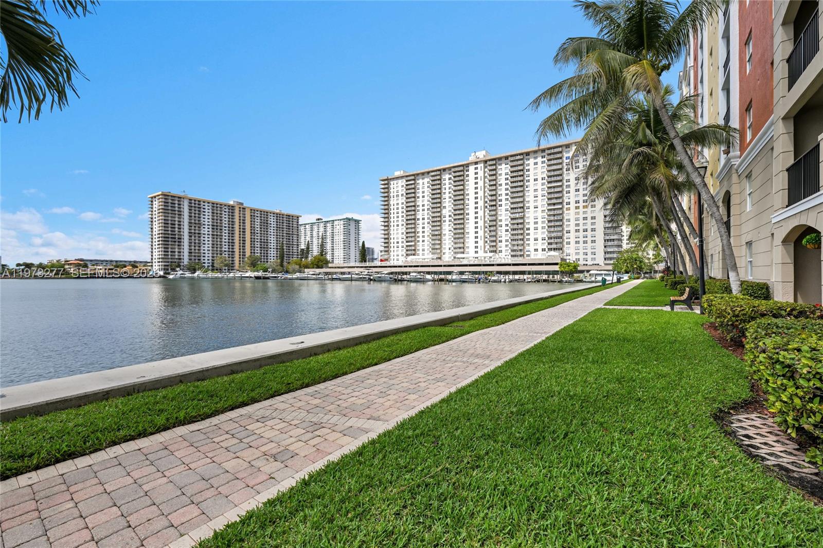 image Porto Bellagio Condo24