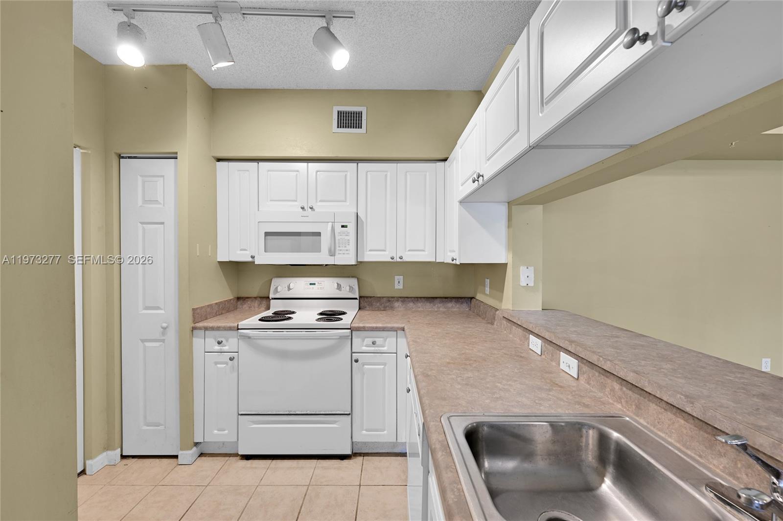 image Porto Bellagio Condo3