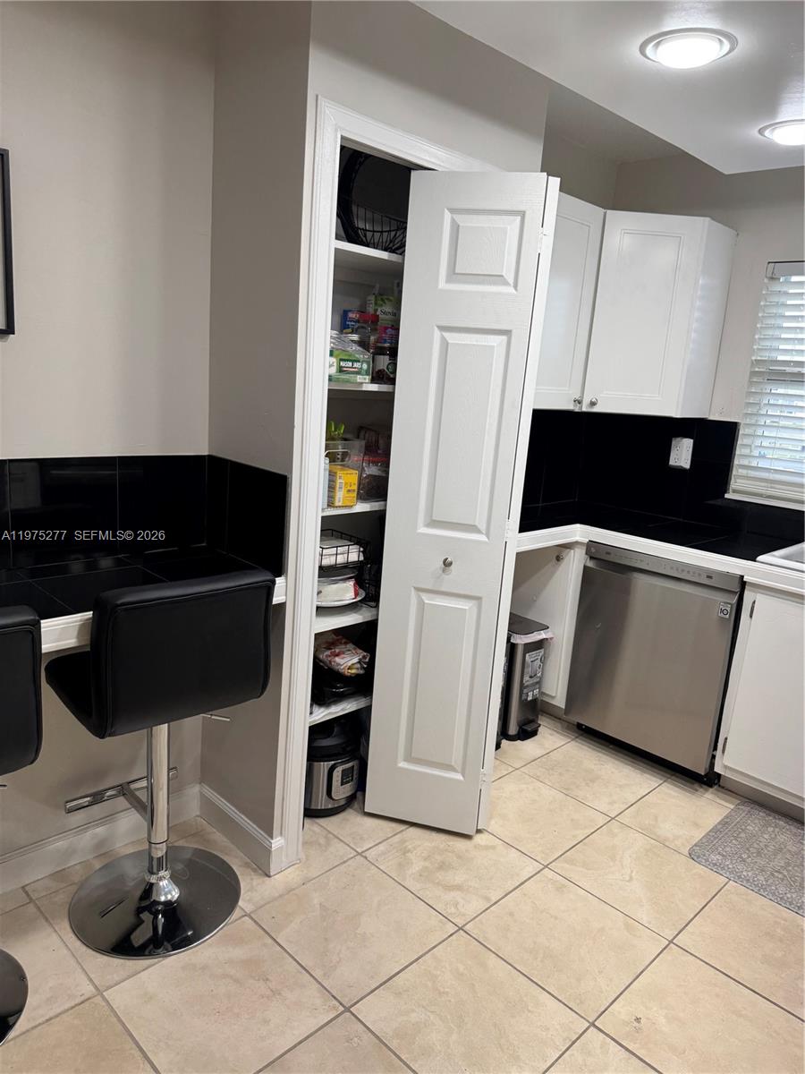 9310 Sunrise Lks Blvd #304 Sunrise, FL 33322