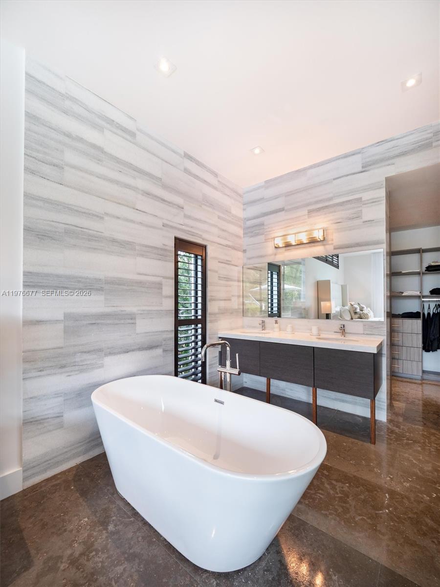 1540 Cleveland Rd Miami Beach, FL 33141