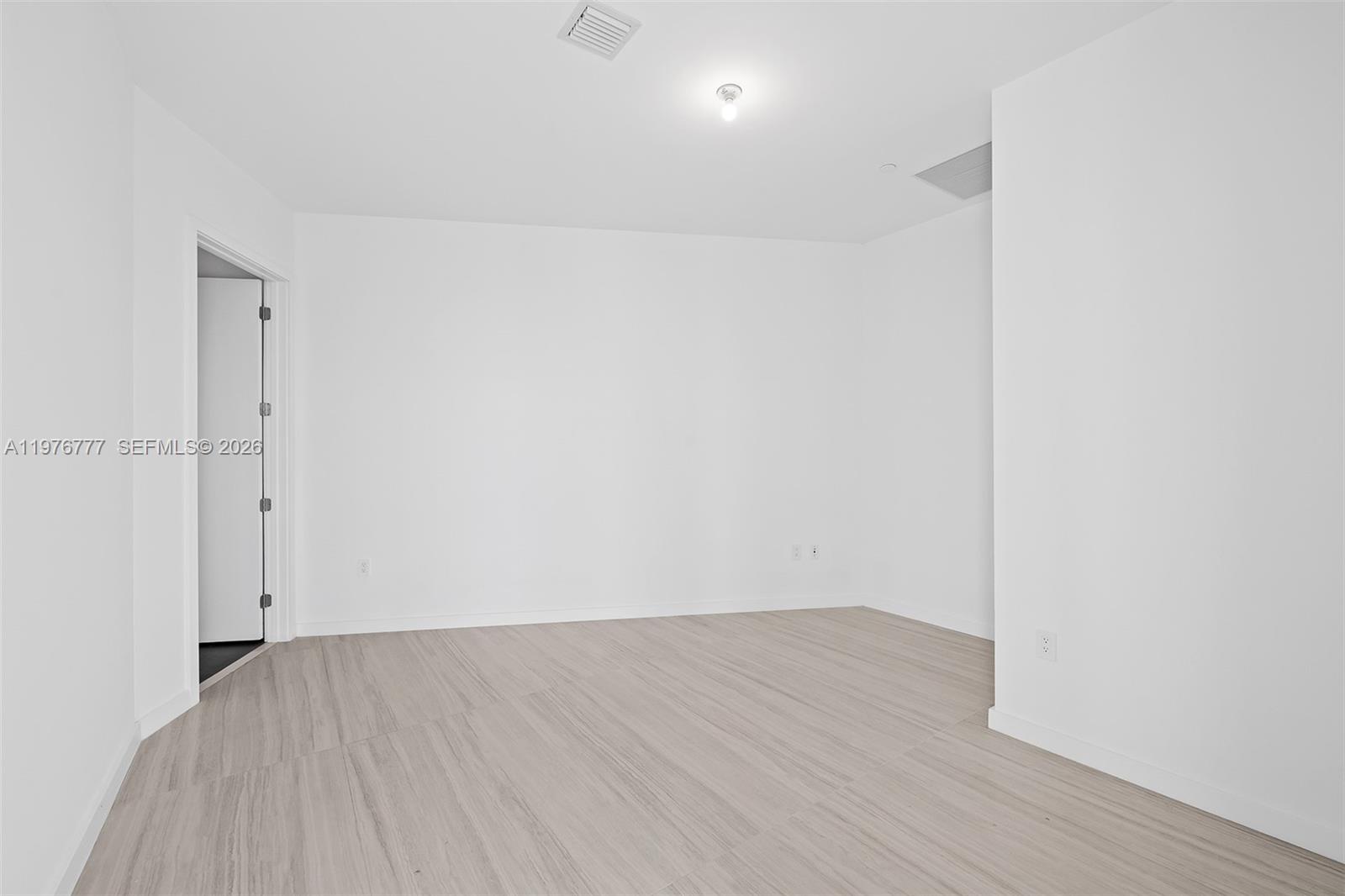 851 NE 1st Ave #PH 5700 Miami, FL 33132