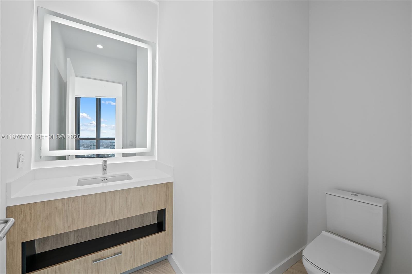 851 NE 1st Ave #PH 5700 Miami, FL 33132