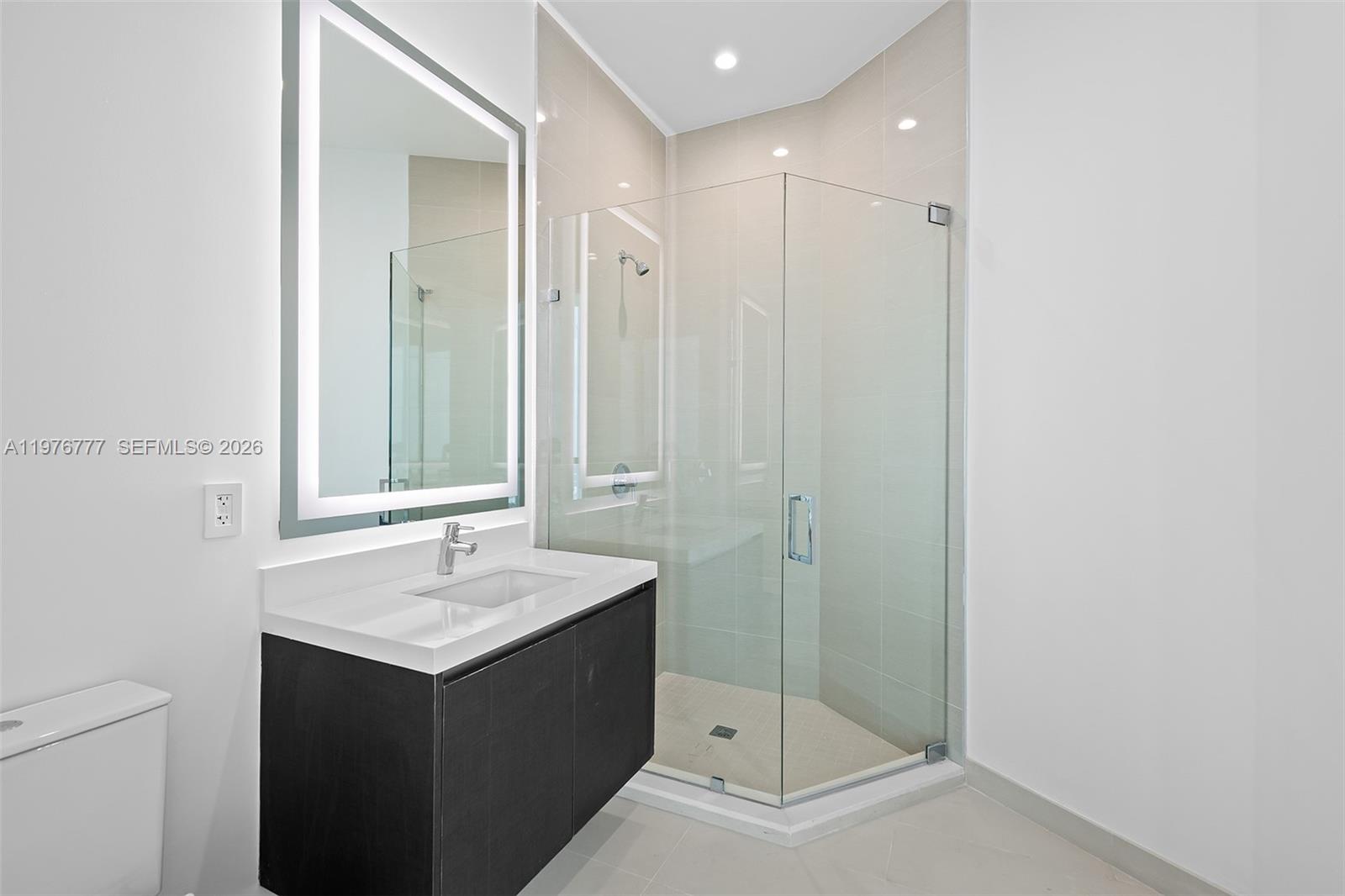 851 NE 1st Ave #PH 5700 Miami, FL 33132